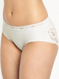 Elegance Brief